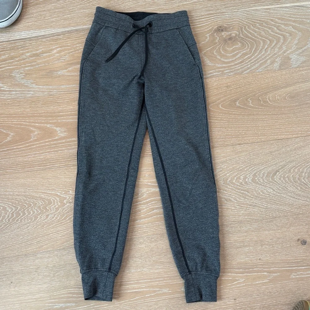 Lululemon On Track Jogger Size 2 Heathered Black